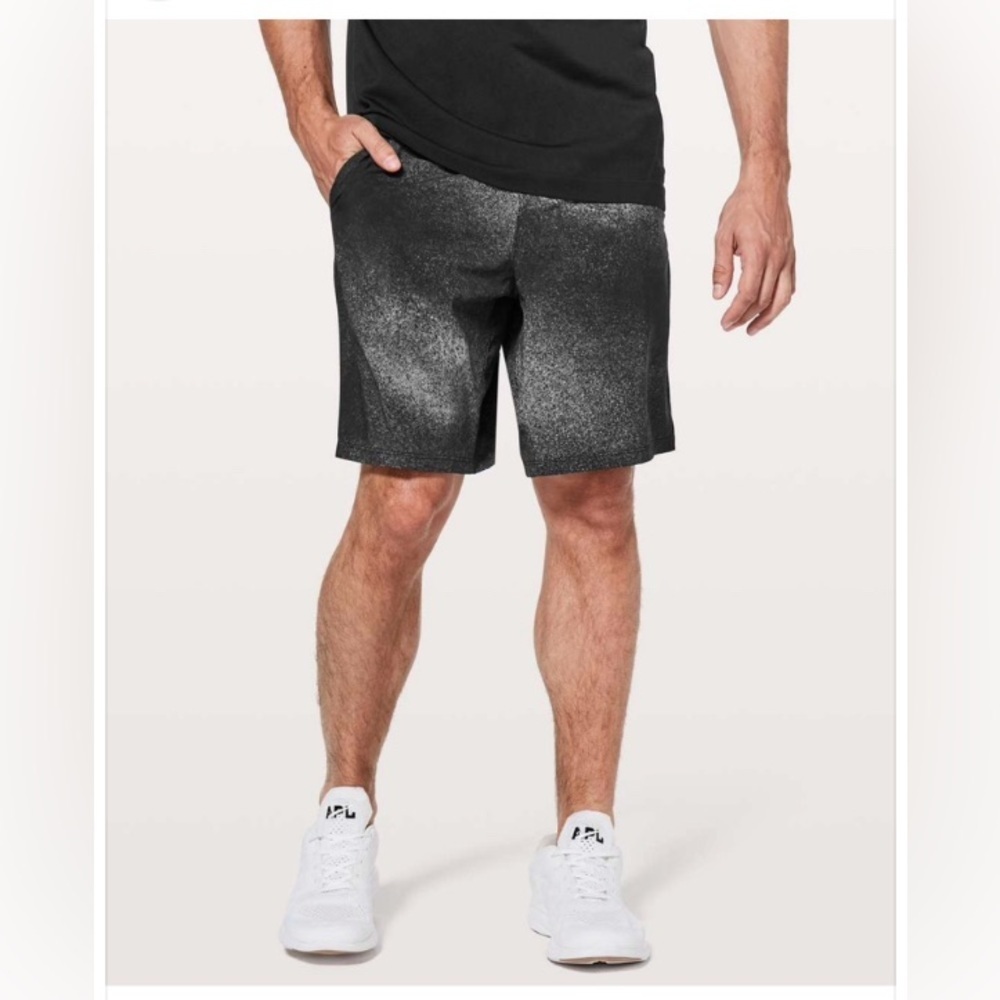 Lululemon Pace breaker mens 9 inch linerless shorts size large